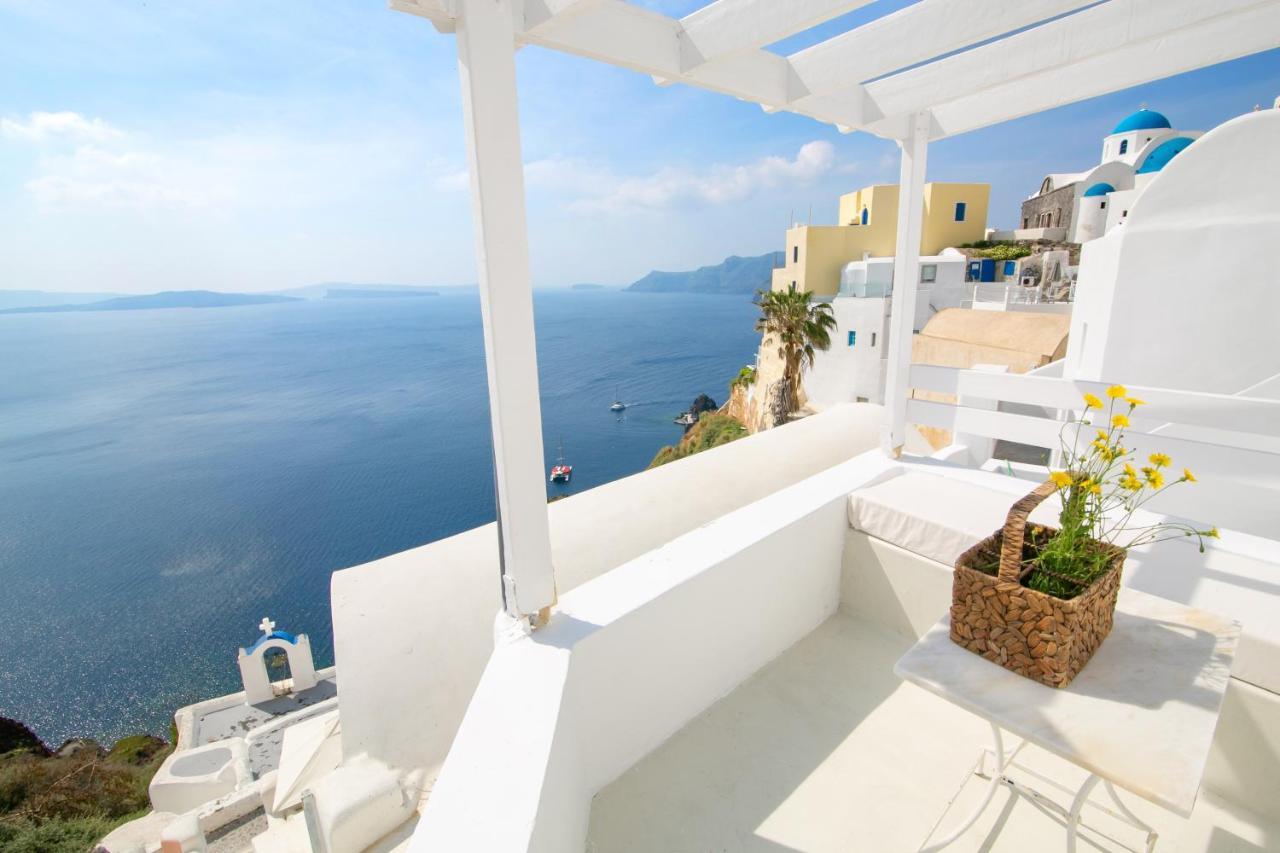 Menias Cave House Apartment Oia  Exterior photo